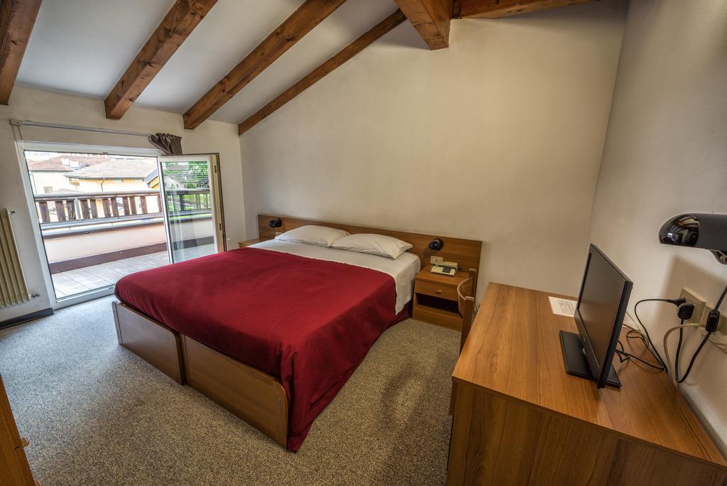 Hotel Drago Mezzocorona Kamer foto