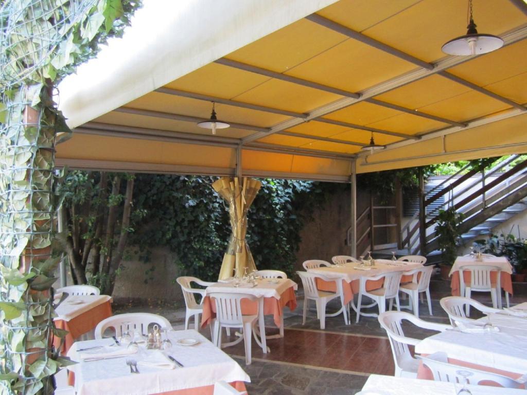 Hotel Drago Mezzocorona Buitenkant foto
